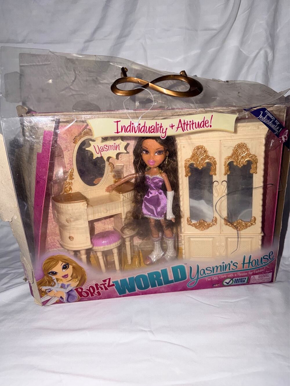 Bratz World Yasmin’s House Doll 2004 MGA Rare New in Box Damaged Packaging NRFB